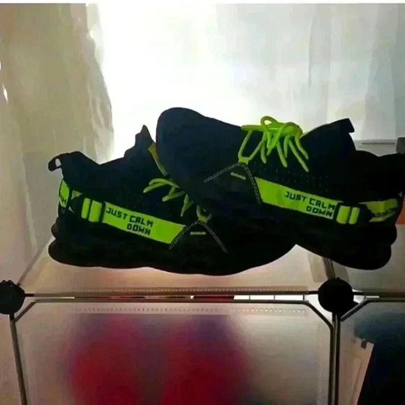 Men's size 10 - Picture 2 of 5